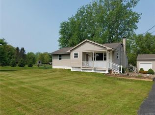 6746 Riddle Rd, Lockport, NY 14094