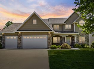 6017 NW 94th St, Johnston, IA 50131
