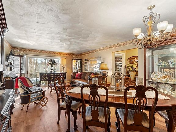 4th image of 330 Sunderland Rd Unit 80