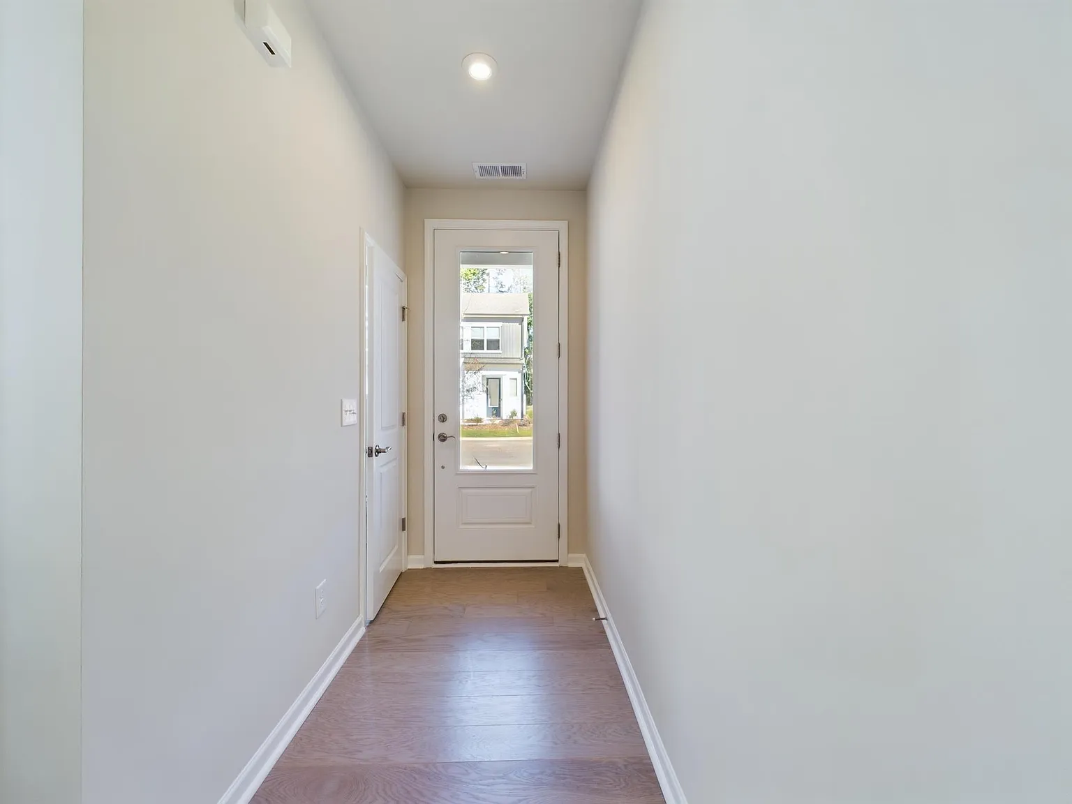 3 bed, 2.5 bath, 1630 sqft, $2,100 — Photo 3