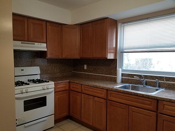 4th image of 305 Buchanan Ave