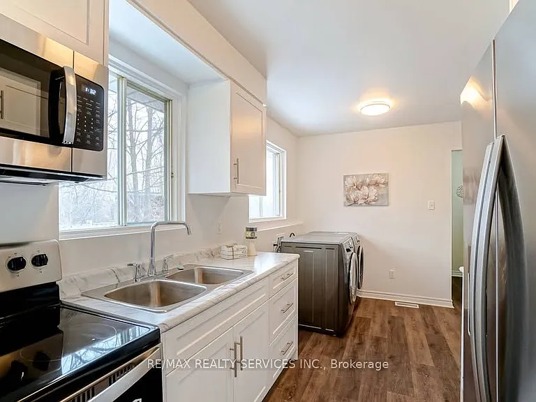 70 Montjoy Cres — Photo 6