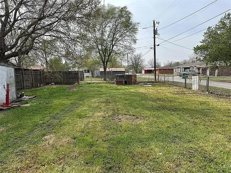 315 N Hardin Ave — Photo 3