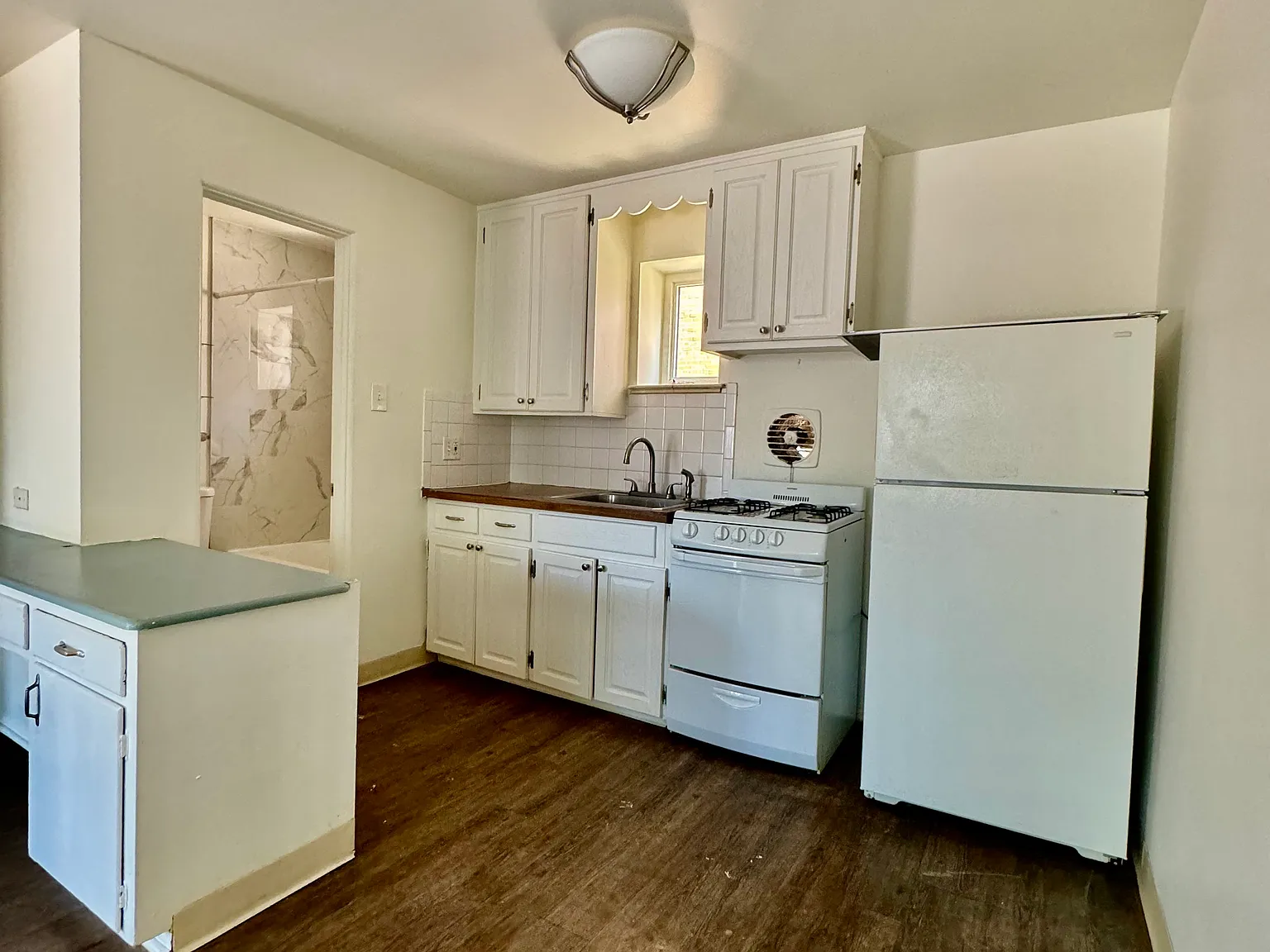 Studio, 400 sqft, $950 — Photo 3