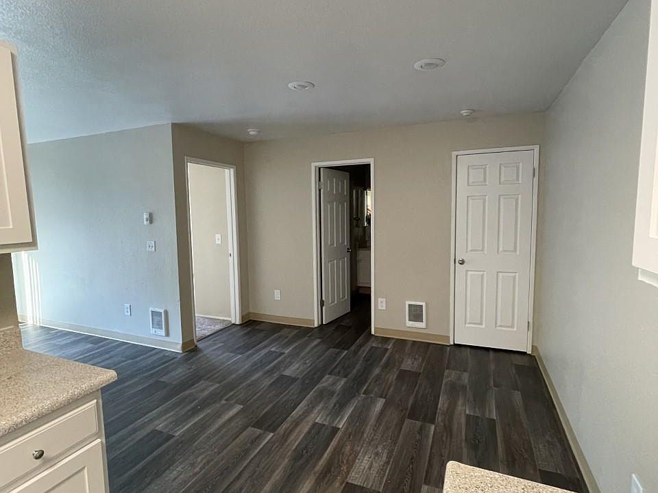 Second floor Middle unit W/ Vinyl flooring
