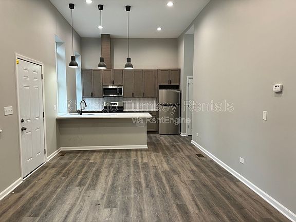 5th image of 2535 S Trumbull Ave #1