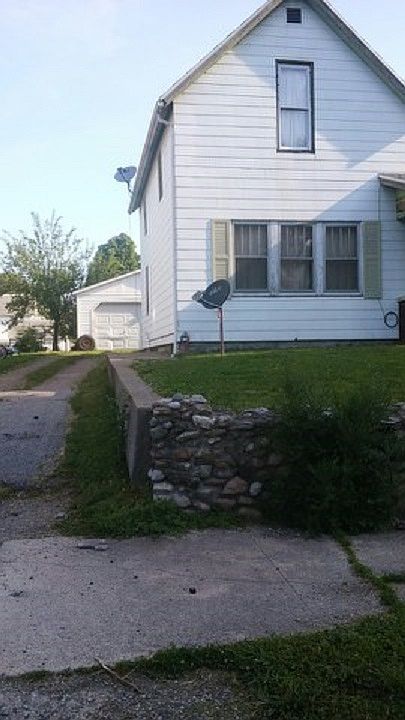 2nd image of 1516 Spear St