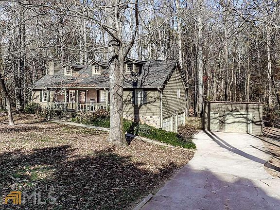 2nd image of 213 Emerald Cove Ln