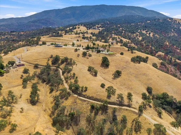 30412 Hart Oaks Dr, Keene, CA 93531