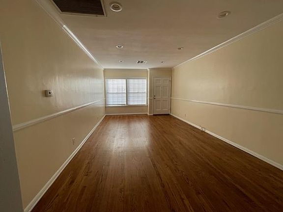 5th image of 10117 Camarillo St