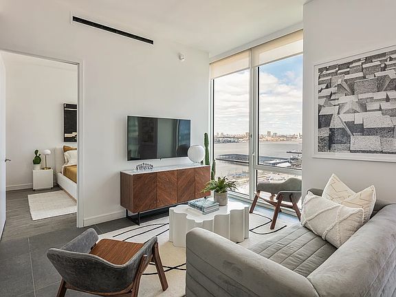 2nd image of 606 W 30th St #34D
