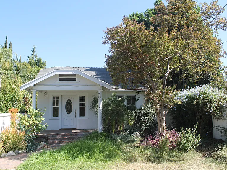 Windsor Ave — Photo 2