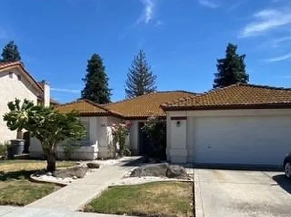 2492 Foxglove Way, Madera, CA 93637