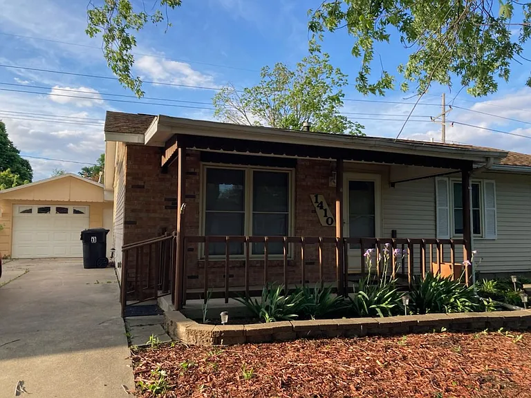 1410 Dillon Dr — Photo 2
