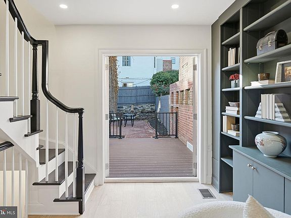 5th image of 1608 33rd St NW