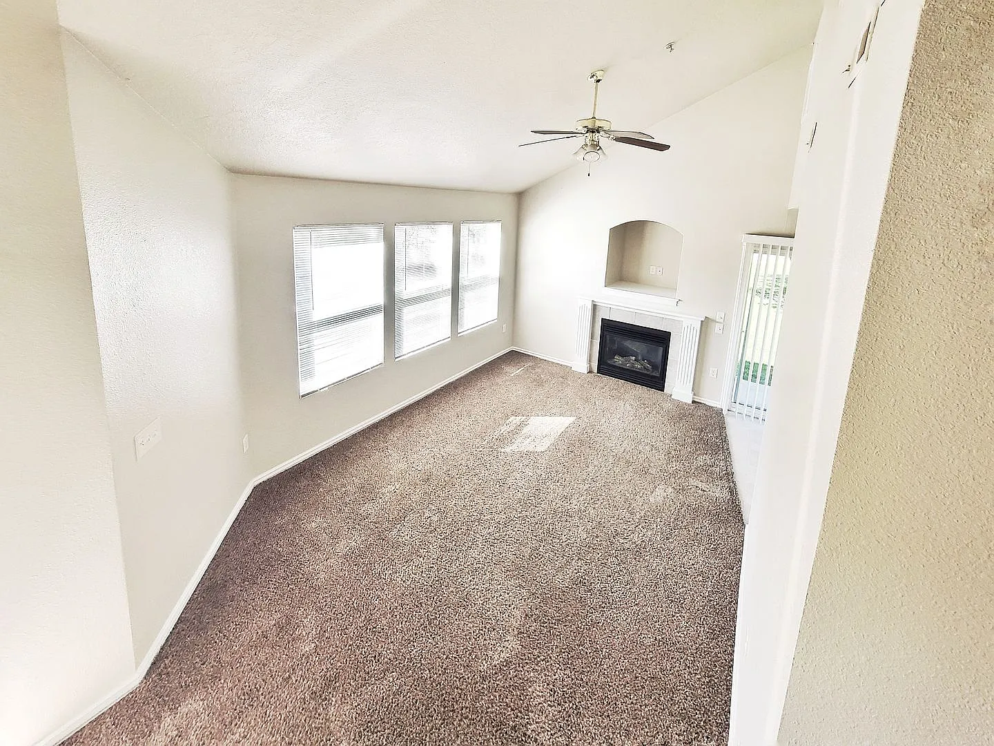 405A Locust 6M Inv — Photo 1