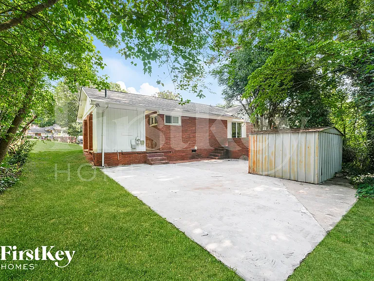 3393 Woods Dr — Photo 17