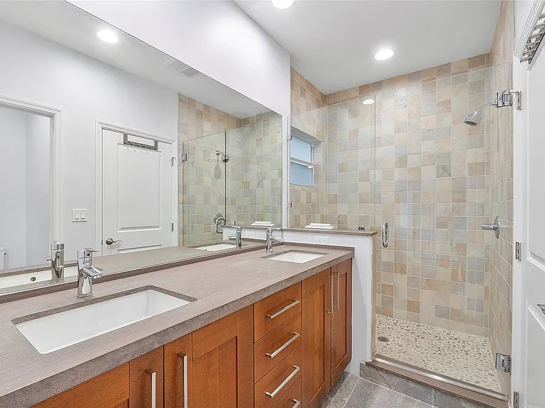 825 NE 17th Way — Photo 19