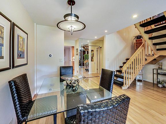 4th image of 1075 Deerfield Pl