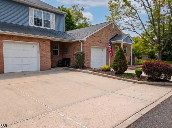 7 Esther Ct, Lebanon Boro, NJ 08833