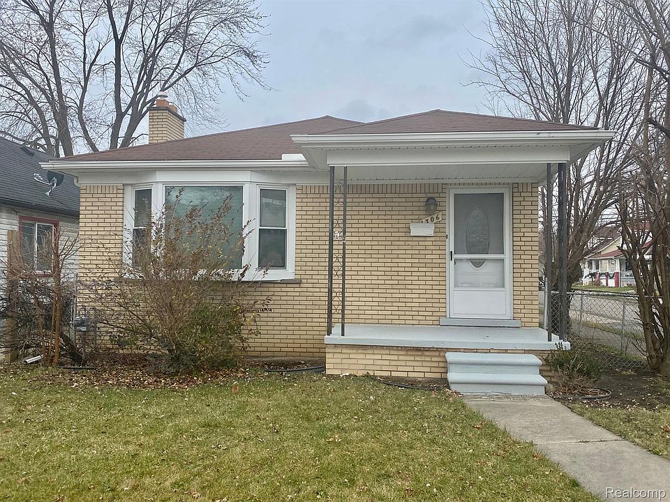 1st image of 1306 Fort Park Blvd