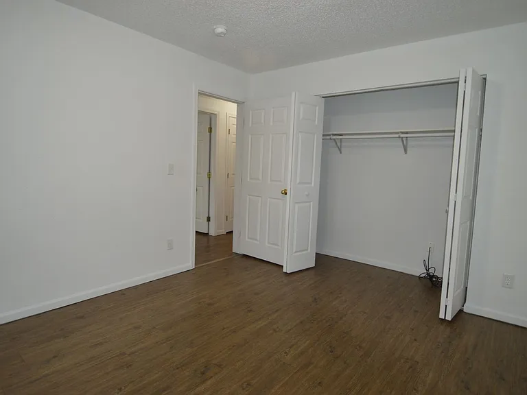 Evergreen Apartments — Photo 9