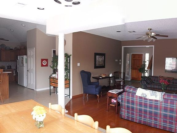 3rd image of 1209 Lakewood Dr