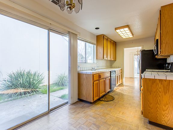 4th image of 1450 Kelly Park Cir
