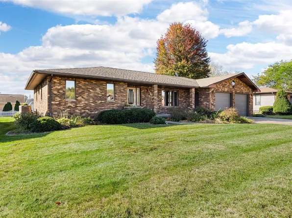 145 Winslow Dr, Manchester, IA 52057