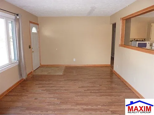 10909 Leavenworth St Photo 1