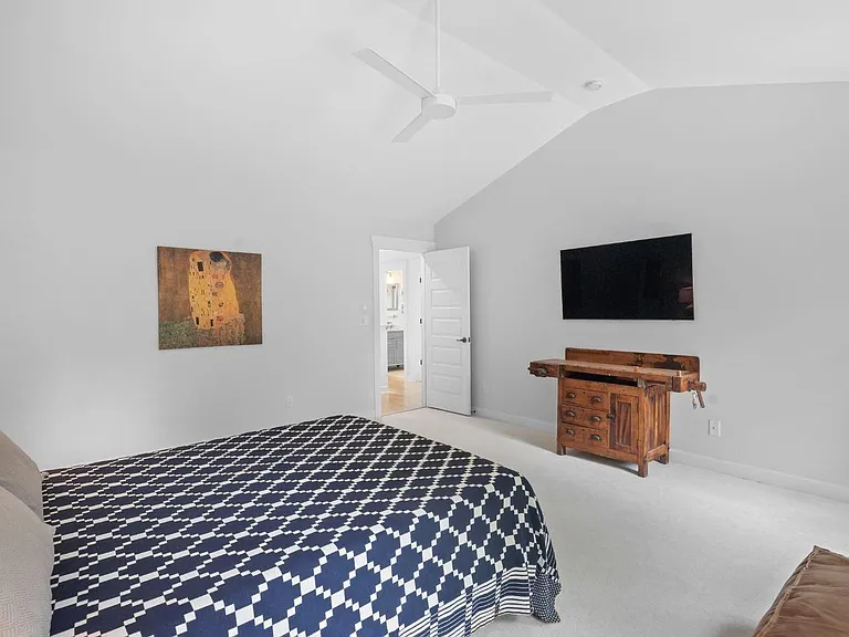 1024 W 36th St — Photo 14