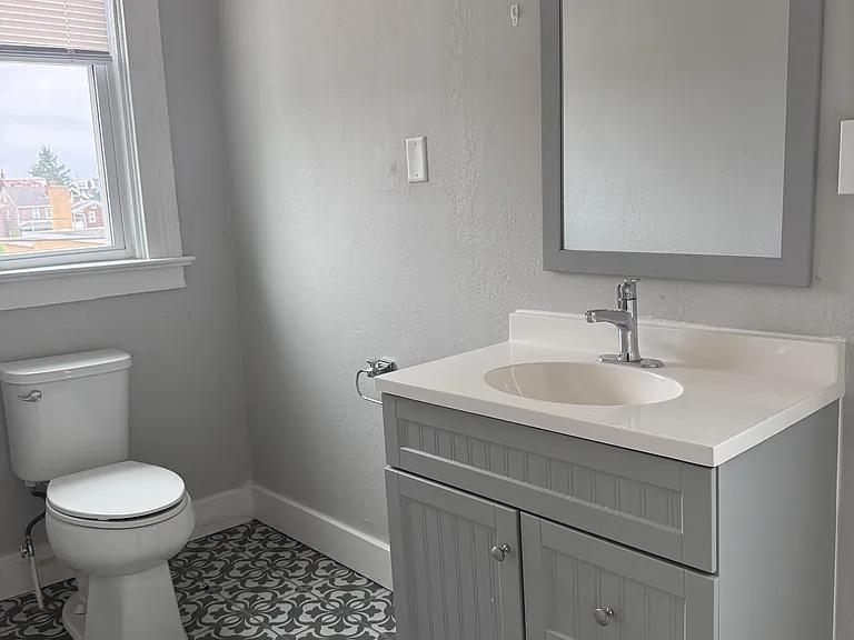 211 Sterling St — Photo 28