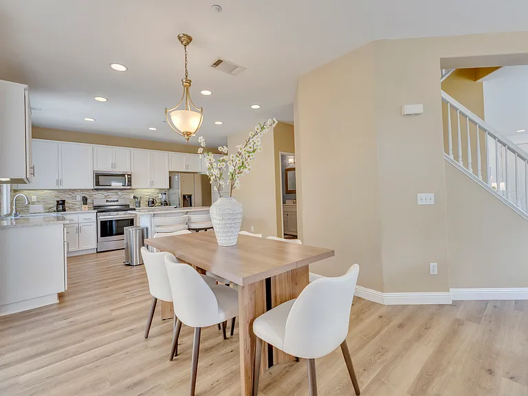 7476 Peppertree Ln — Photo 11
