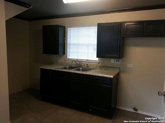 4th image of 125 Cometa St #2
