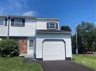 8050 Lucas Dr #B, Clay, NY 13041