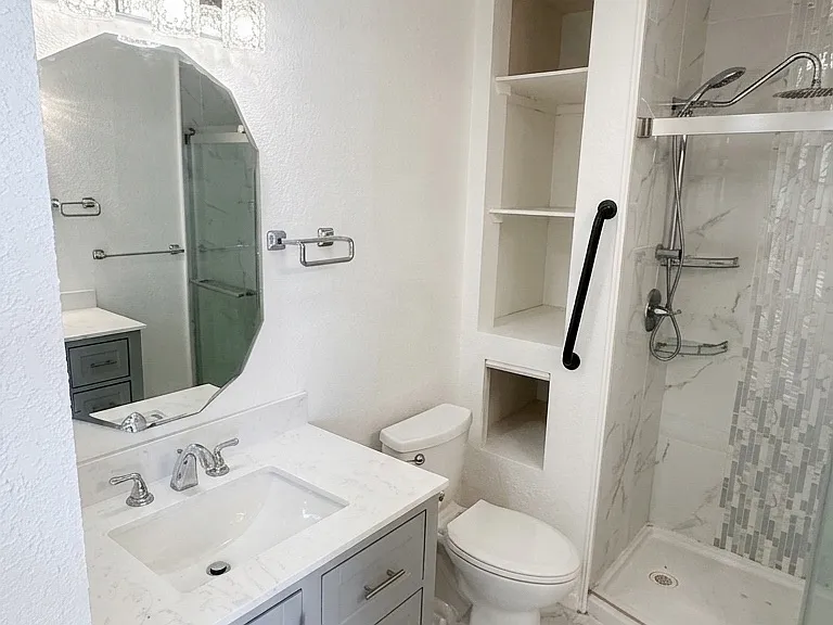720 S Fontana — Photo 7
