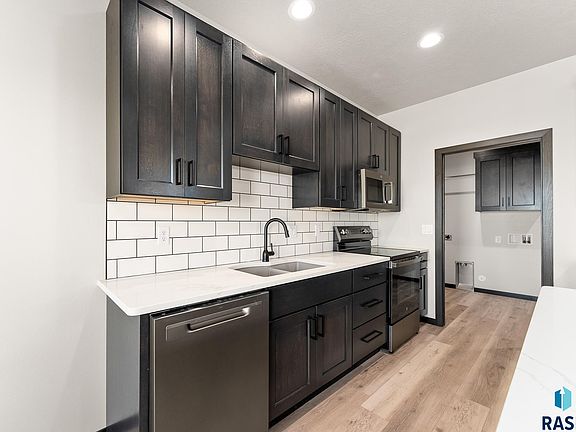 4th image of 1230 N Titan Ave