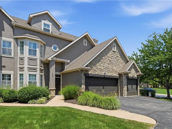 15910 Granada St APT 220, Overland Park, KS 66085