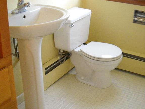 bright sunny bathroom with shower/tub