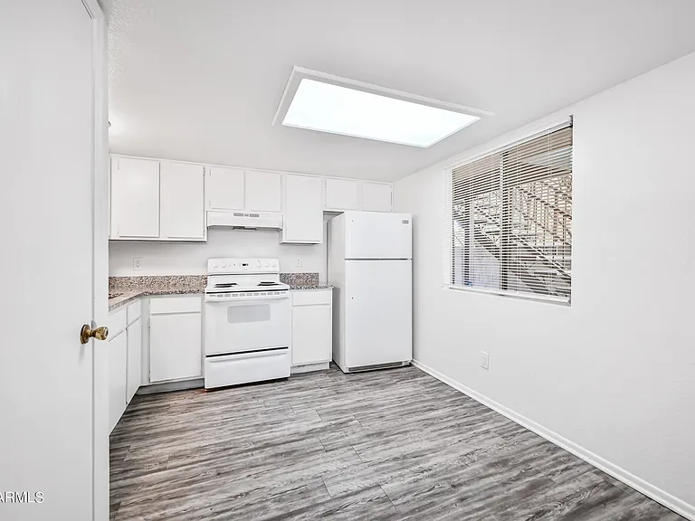 436 W Clark St #101 — Photo 5