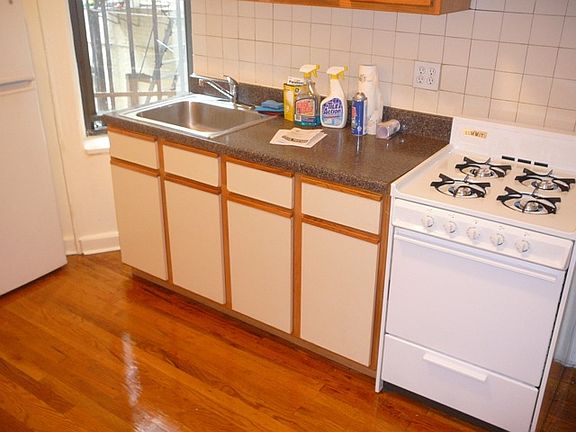 5th image of 139 2nd Ave APT 7