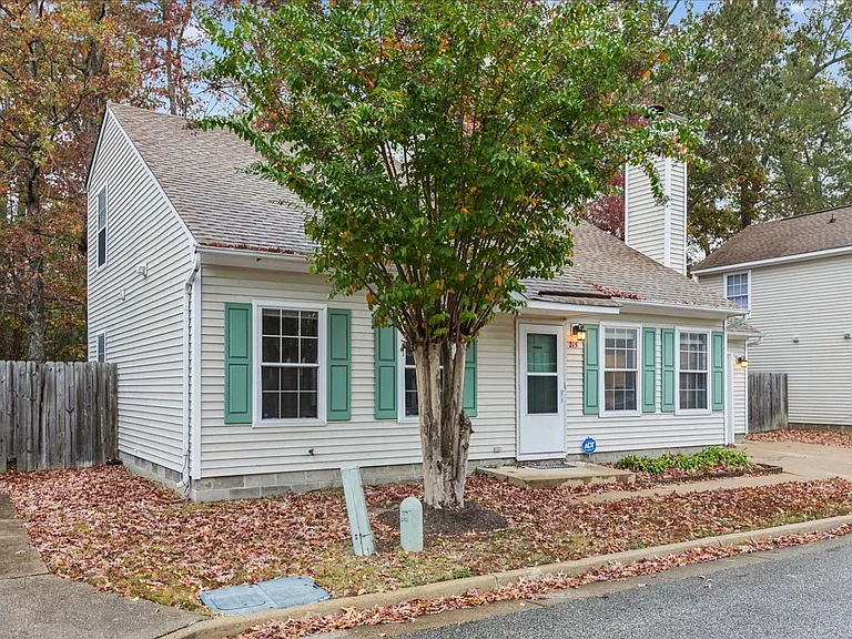 215 Old Bridge Ct — Photo 3