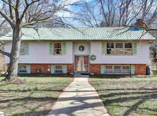 132 Hendrix Dr, Boiling Springs, SC 29316