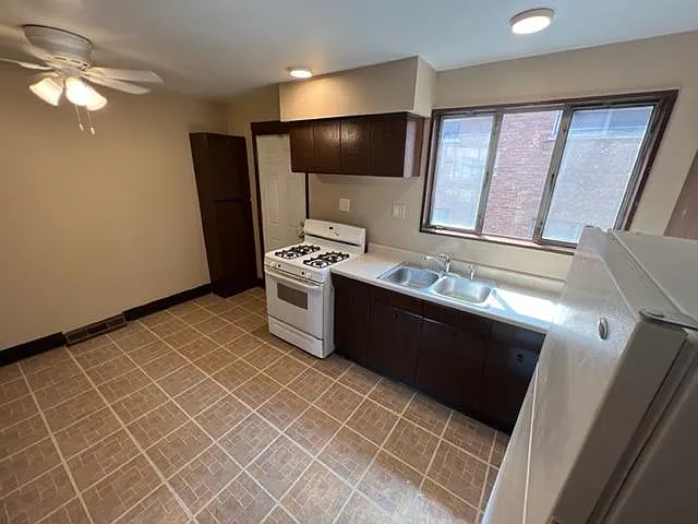 3 bed, 1850 sqft, $1,295 — Photo 2