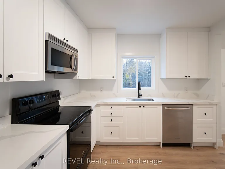 718 Ontario Rd #UPPER — Photo 8
