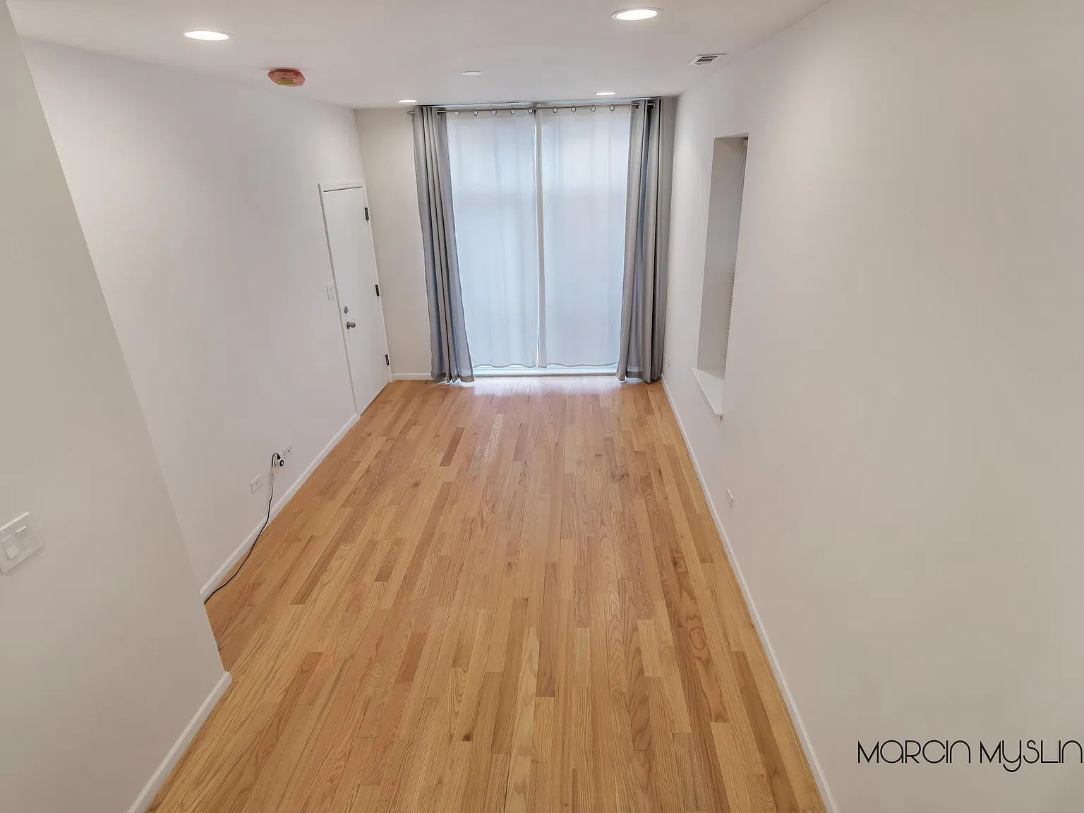 3 bed, 1200 sqft, $2,100 — Photo 3