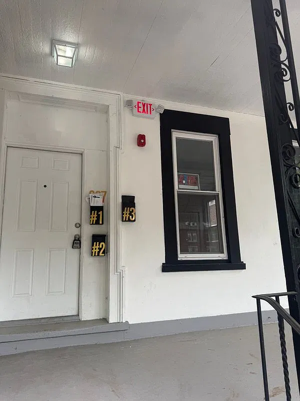 2 bed, 1.0 bath, 689 sqft, $1,750 — Photo 2