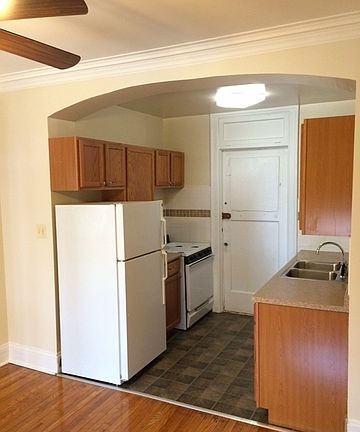 5th image of 7271 S South Shore Dr APT 1A