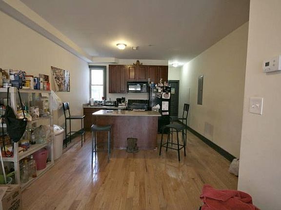 5th image of 1725 Fontain St #B
