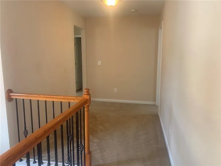 121 Creekwood Trl — Photo 6